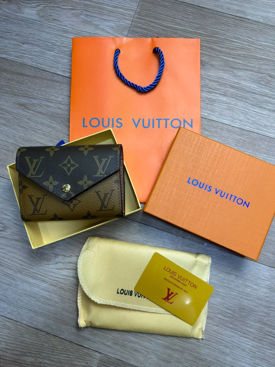 PORTE MONNAIE FEMMES LV V MARRON
