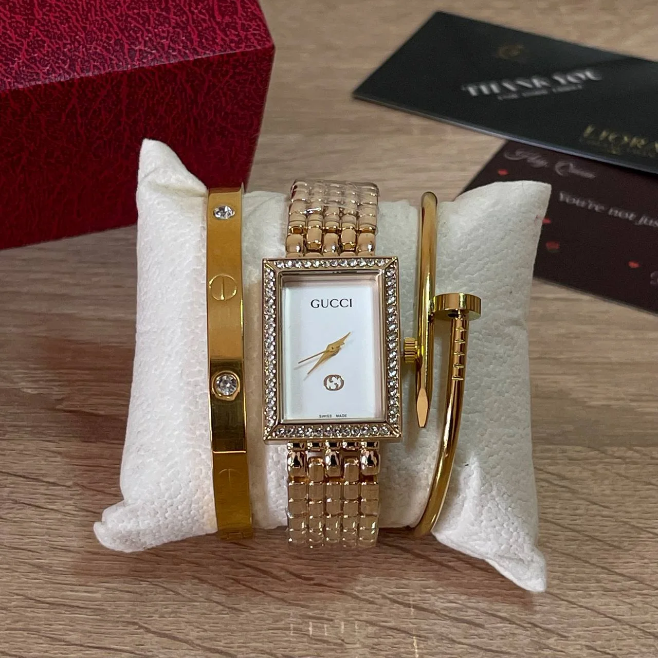 Pack Montre Gucci+ 2 Bracelets Cartier