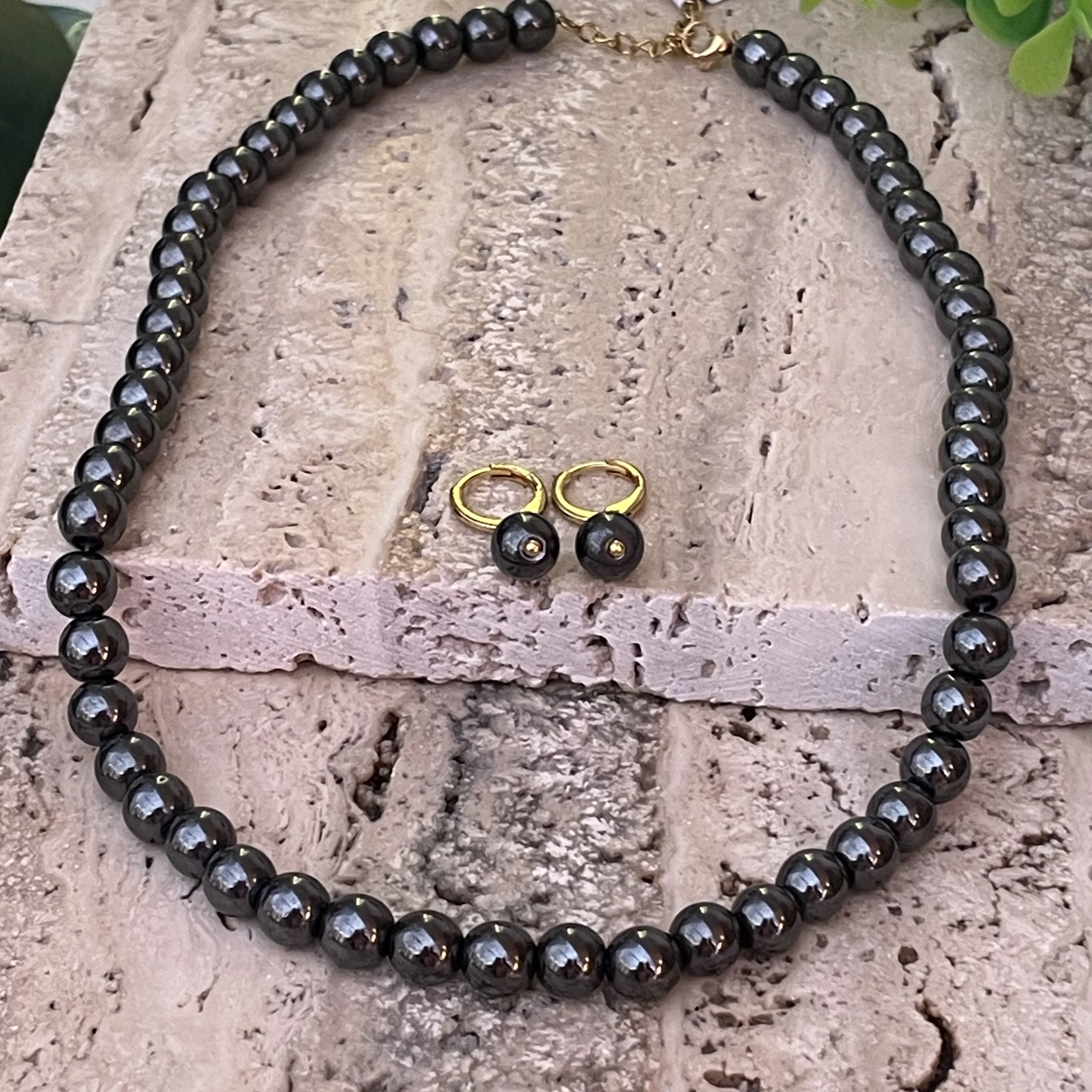 collier hematite