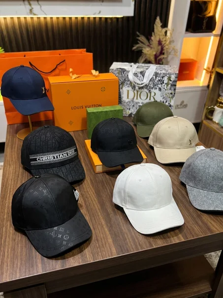 Les Casquettes