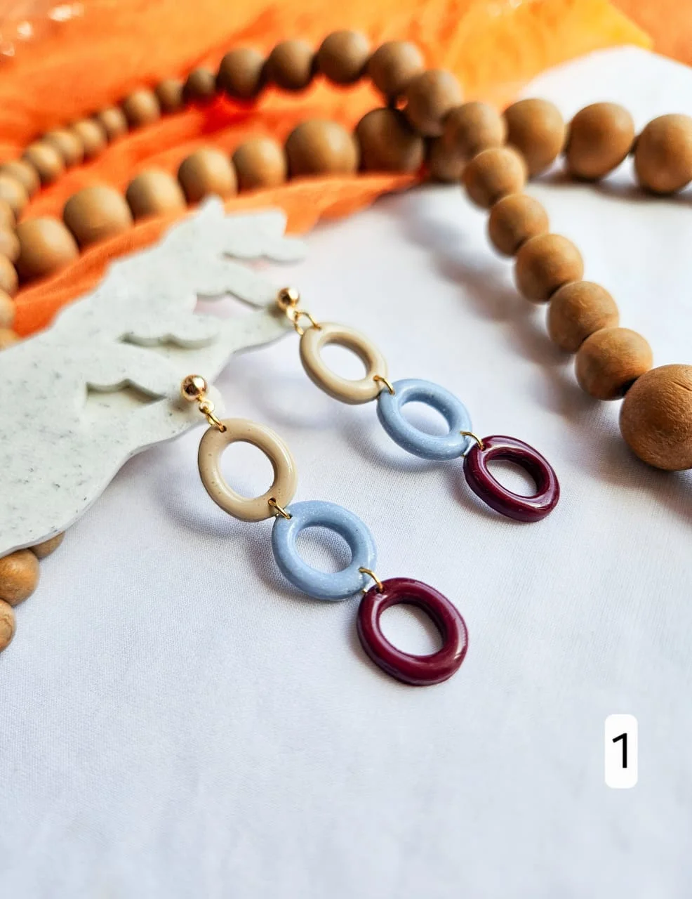 Linked hoop earrings