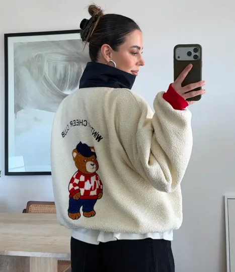 🧸🤍 سويت شيرت تيدي كريمي بطبعة دب كيوت ✨