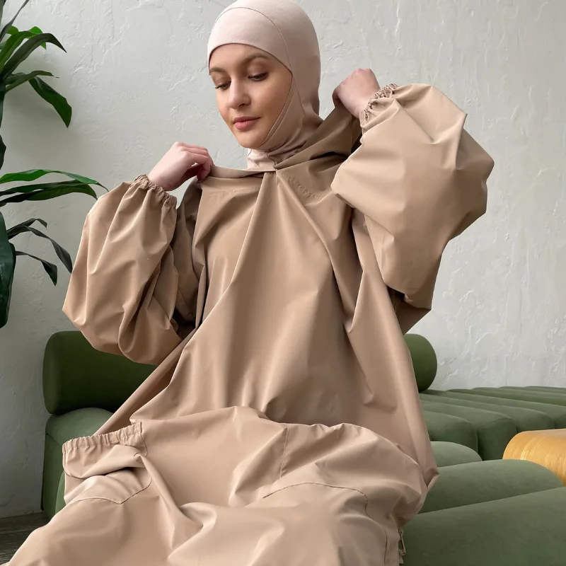 طقم عباية شرعية مقاومة للماء مع حجاب بقبعة وسروال حريم – بيج