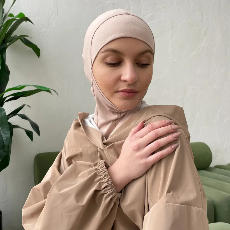طقم عباية شرعية مقاومة للماء مع حجاب بقبعة وسروال حريم – بيج