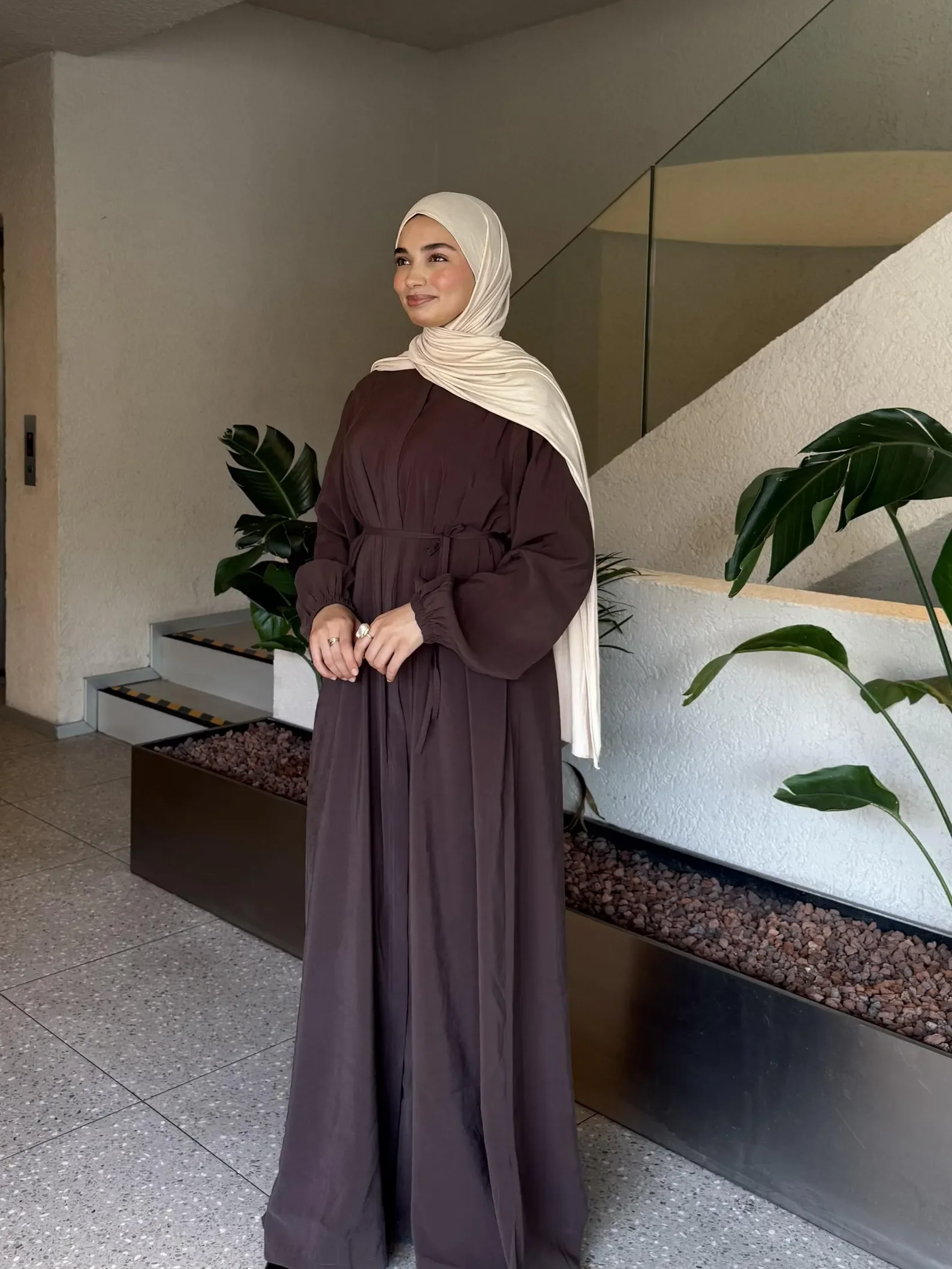 عباية شرعية أنيقة بحزام الخصر